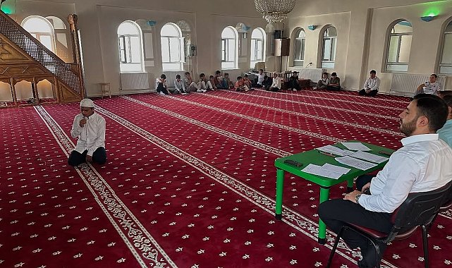 Gürpınar ilçesinde yaz Kur'an kurslarında çifte yarışma heyecanı