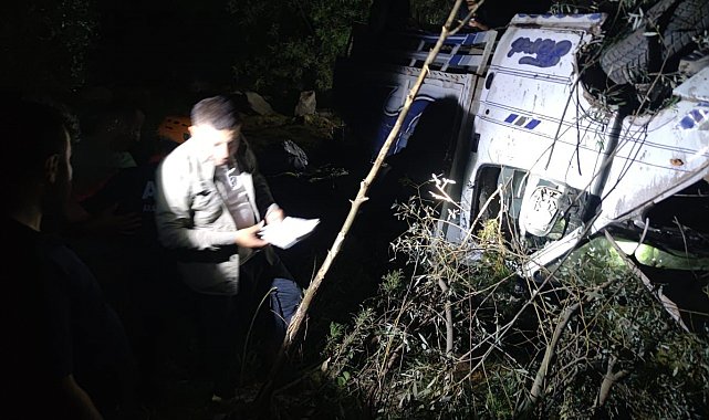 Hakkari'de kamyonet şarampole yuvarlandı: 2 yaralı