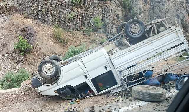 Hakkari'de kamyonet takla attı: 2 yaralı
