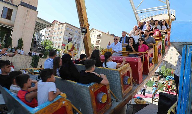 Hakkari'de lunapark sevinci