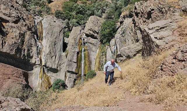 Hakkari'nin saklı cenneti Marînüs Şelalesi insanları büyülüyor