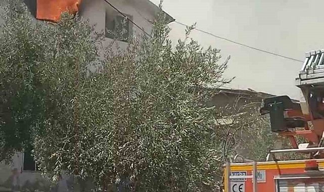 Hatay'da ev yangını: Anne kurtarılırken, 3 yaşındaki çocuk hastaneye kaldırıldı