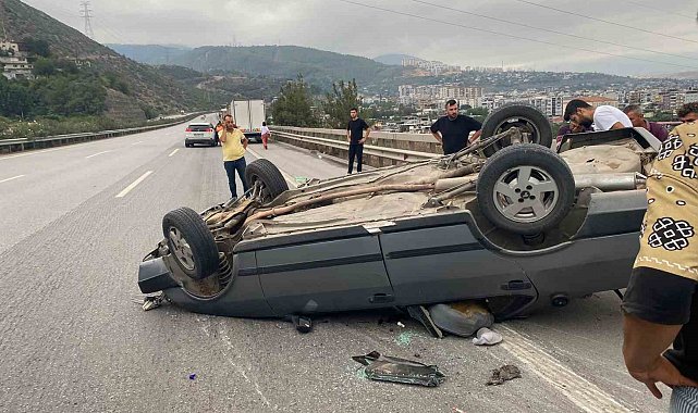 Hatay'da otomobil takla attı: 4 yaralı