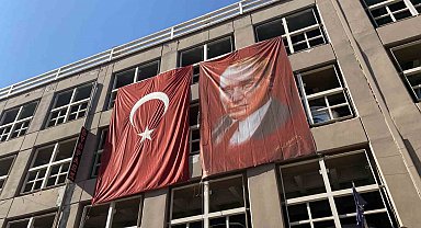 Her yer Türk bayrakları ile süslendi