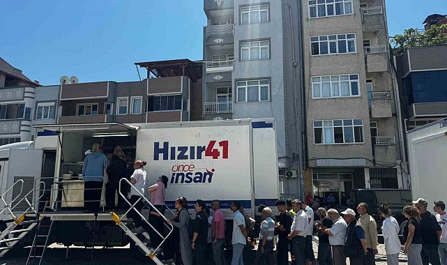 Hızır 41, Sındırgı'da depremzedelerin yanında