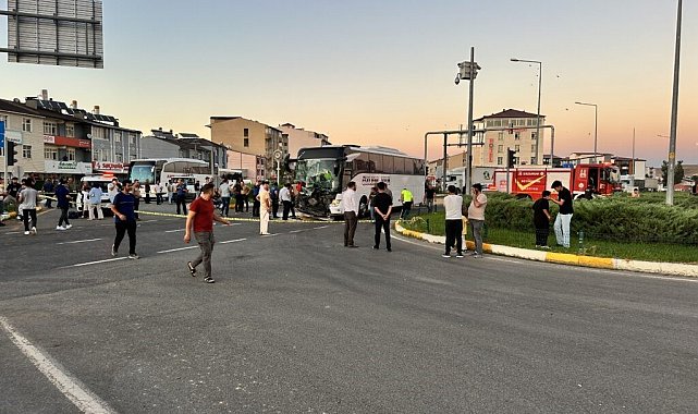 Horasan'da yolcu otobüsü ile traktör çarpıştı: 8 yaralı