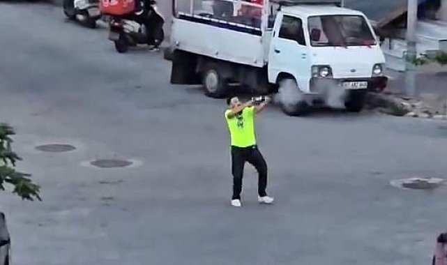 Husumetlilerin oturduğu kıraathaneye pompalı tüfekle ateş açtı: O anlar kamerada