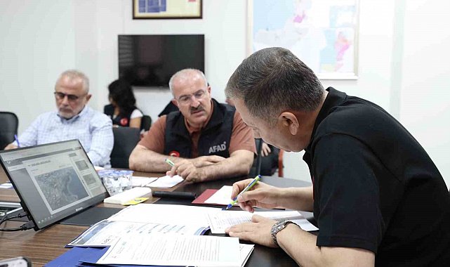 İçişleri Bakanı Ali Yerlikaya, Çanakkale AFAD İl Müdürlüğü'nde