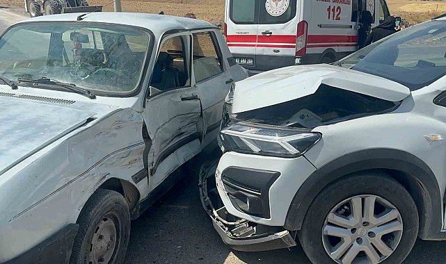 İki otomobilin çarpıştığı kazada 5 kişi yaralandı