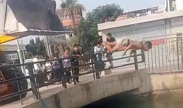 İş makinesi çocuklar için tramplen oldu