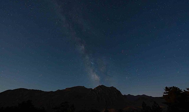 Isparta Melikler Yaylası'nda Perseid yağmuru Gökyüzü Şölenine dönüştü