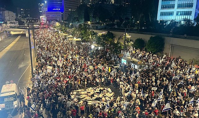 İsrail'de hükümet karşıtı gösteriler sürüyor: On binlerce kişi Netanyahu hükümetinin Gazze politikalarını protesto etti