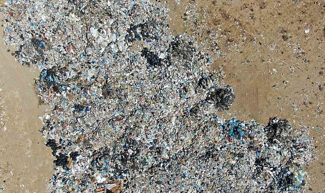 İzmir'de çöpten sıradağları