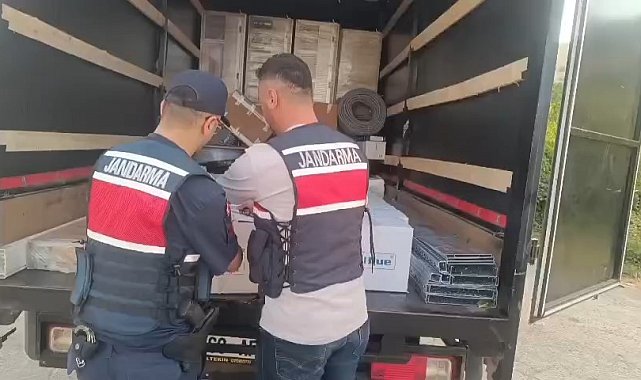 Jandarma adblue bidonlarına gizlenmiş 555 litre etil alkol ele geçirdi