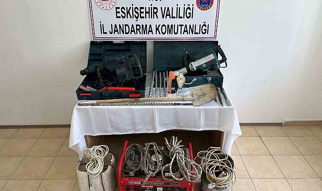 Kaçak kazı yaparken suçüstü yakalandılar