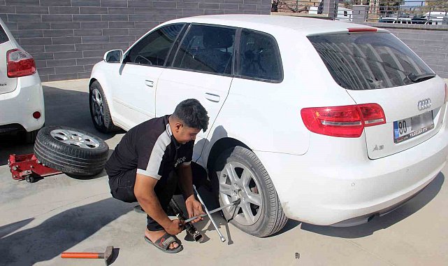 Kadın avukata lastik şoku