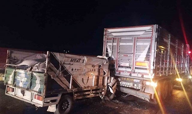 Kamyonet tıra arkadan çarptı: 1 ağır yaralı