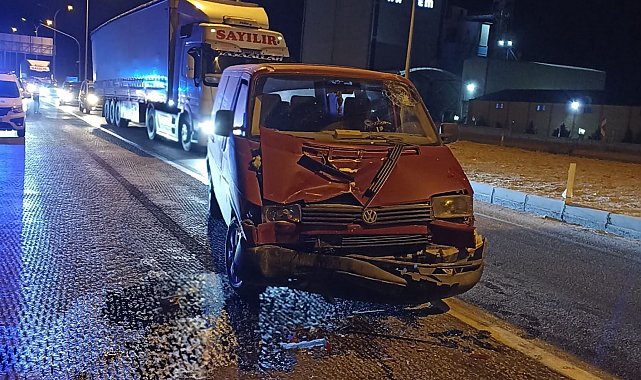 Kamyonet tıra çarptı: 1 yaralı