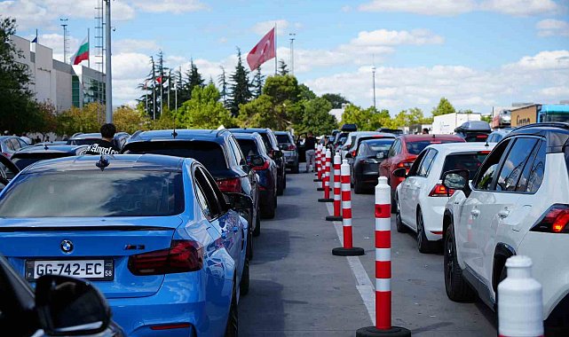 Kapıkule'de dönüş yoğunluğu sürüyor