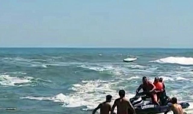 Karadeniz'de can pazarı: 3 kişi boğulmaktan son anda kurtarıldı