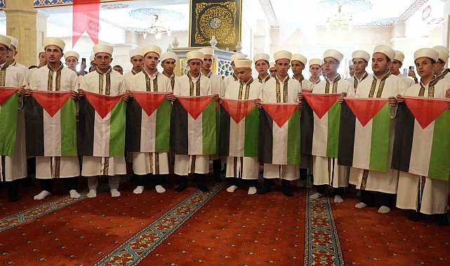 Kastamonu'da 61 öğrenci dualarla icazet alarak hafız oldu