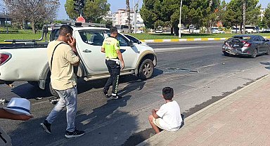 Kazada babasının otomobilinin halini gören küçük çocuk gözyaşlarını tutamadı