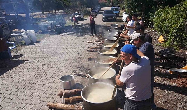 Kazanlar imece usulü keşkek ve aşure şöleni için kaynadı