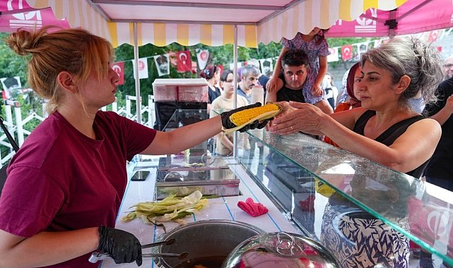 Keçiörenliler açık havada sinemanın keyfini çıkardı