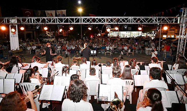 Kemer'de sokak hayvanları yararına ikinci konser