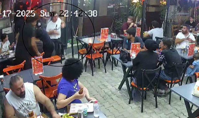 Kendi başına gelenden ders alıp, önce eşinin sonra da köfte yerken boğulma tehlikesi geçiren kadının hayatını heimclich manevrasıyla kurtardı