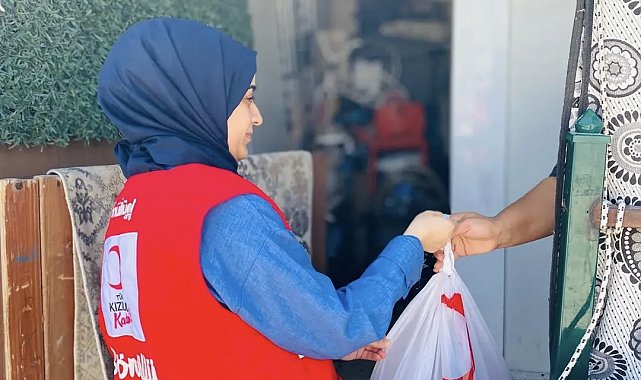 Kızılay, ihtiyaç sahibi ailelere adak eti dağıtımı gerçekleştirdi