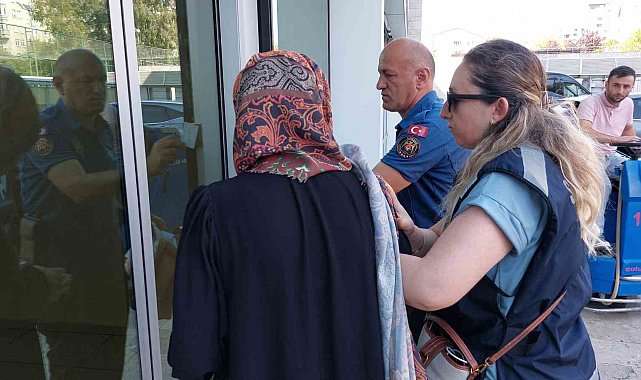 Komşusunun anahtarını kopyalayıp 1,7 milyon liralık altın çalıp sıfır araç alan kadın serbest bırakıldı