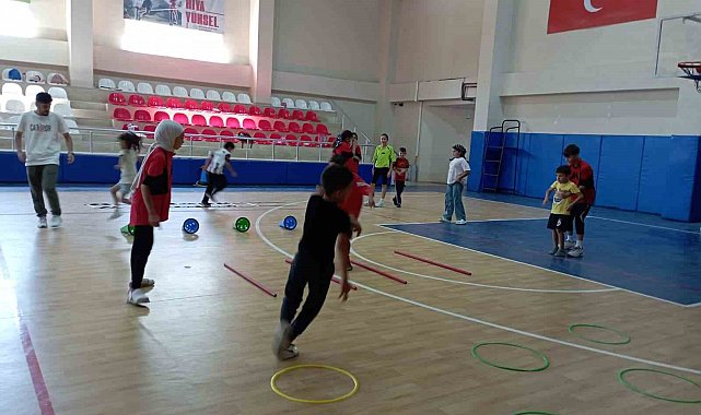 Korkut'ta kort tenisi antrenmanları devam ediyor