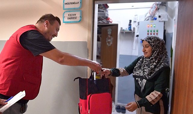 Küçükçekmece Belediyesi, 'Yenidoğan Bebek Seti' ile ailelerin yüzünü güldürüyor