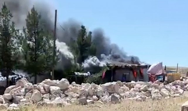 Kurtalan'da köy evinde yangın çıktı