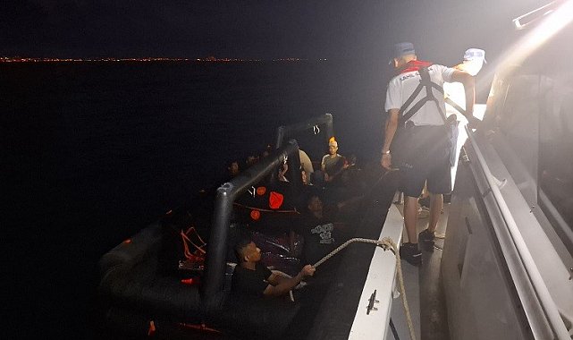 Kuşadası açıklarında 21 düzensiz göçmen kurtarıldı