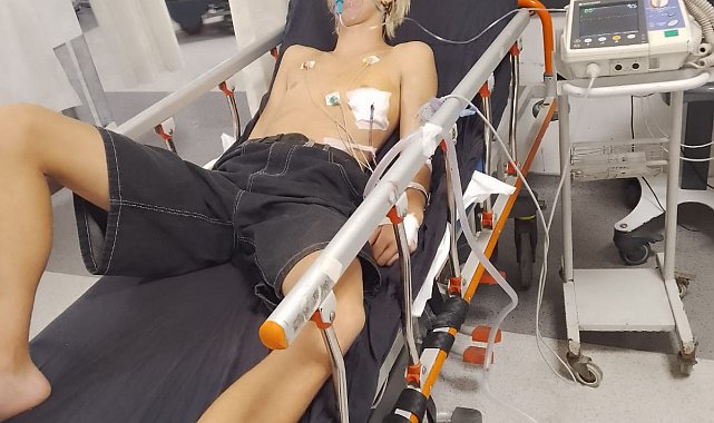 Kuşadası'nda gaspçılar çocuğu sırtından bıçakladı