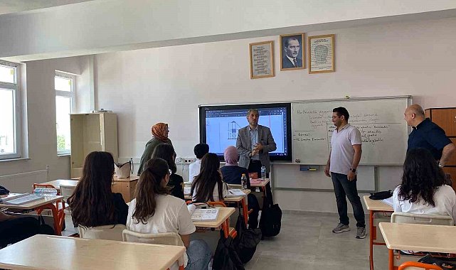 Kütahya İl Millî Eğitim Müdürü Yılmaz'dan Necip Fazıl Kısakürek Anadolu Lisesi'ne ziyaret