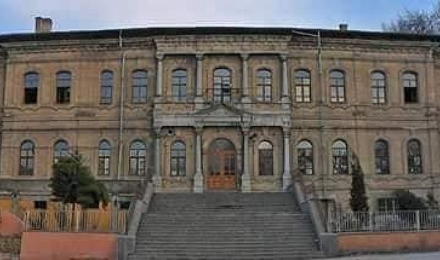 Kütahya Lisesi'nin tarihi taş binasına restorasyon