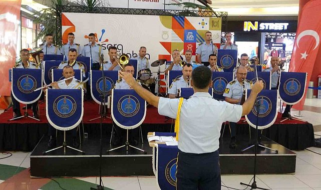 Kütahya'da Tugay Bandosu'ndan Zafer Bayramı konseri