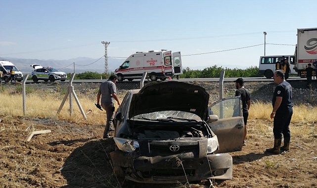 Malatya'da kontrolden çıkan otomobil bahçeye uçtu: 3 yaralı