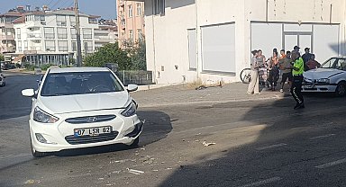 Manavgat'ta iki otomobil çarpıştı: 1 yaralı