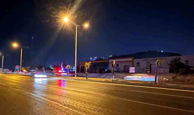 Markete gitmek isteyen anne ve kızına otomobil çarptı: Anne öldü, kızı ağır yaralandı