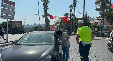 Marmaris'te araçlara tütün kullanımına yönelik denetim
