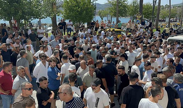 Marmaris'te Kapalıçarşı esnafı kesilen cezaları protesto etti