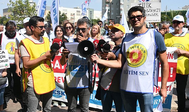 Memurlar iş bırakıp basın acıkması yaptı