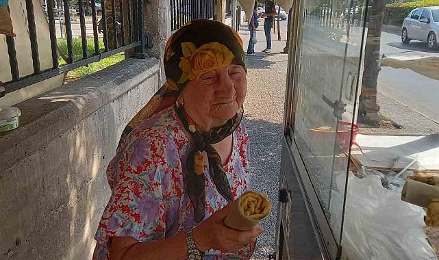 Mensure Teyze'nin çalışma azmi görenleri şaşırtıyor