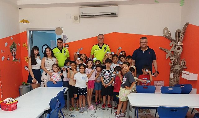 Mersin'de öğrencilere ve bakım merkezi çalışanlarına trafik güvenliği eğitimi verildi