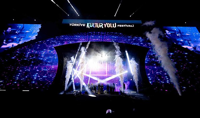 Merve Özbey memleketi Erzurum'da rüzgâr gibi esti