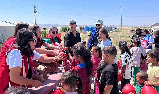 Mevsimlik işçilerin çocukları unutulmaz bir gün yaşadı